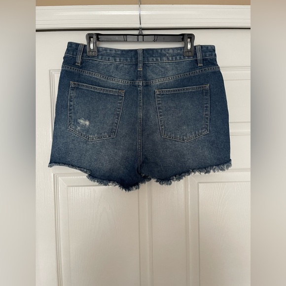 Short - Ripped denim - Picture 2 of 7